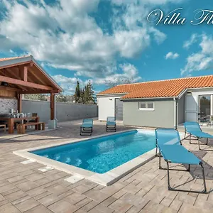 Villa Flores, Kavran